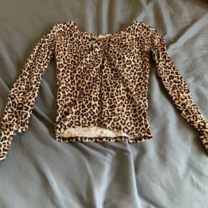 Long sleeve cheetah print top